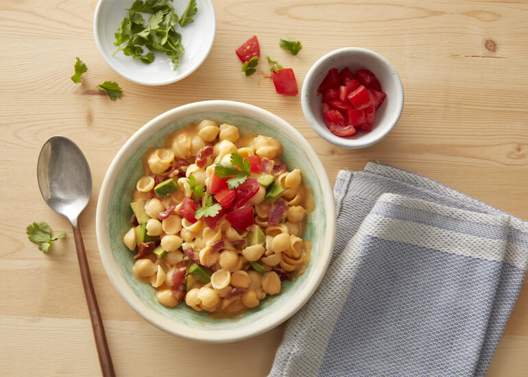 Macaroni au fromage, au bacon et à l’avocat